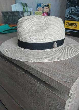Класний,стильний капелюх