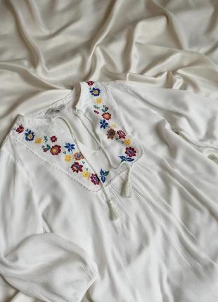 Красива блуза з вишивкою2 фото
