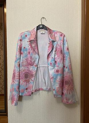 Дуже стильний ніжний блейзер у квіти areola розмір 46-48