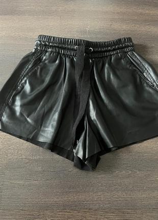 Шорти bershka