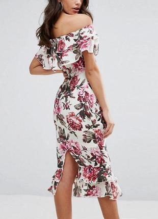 Розпродаж сукня prettylittlething міді з воланами і відкритими плечима