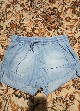 Легкі джинсові шорти