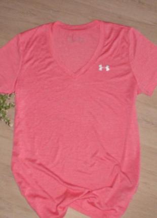 Спортивная футболка для тренировок under armour.