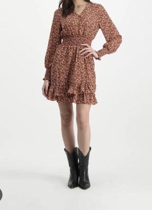 Яркое платье с цветочным принтом от lofty manner.