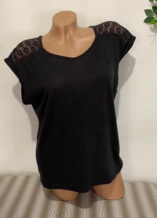 Женская черная футболка с кружевной вставкой  (№123)