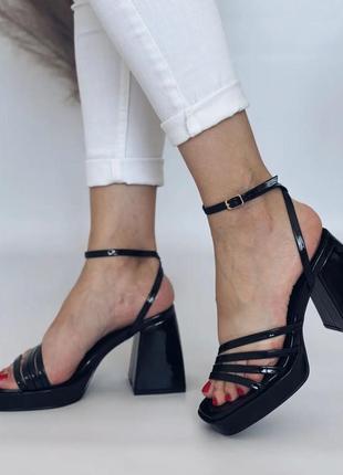 Жіночі чорні босоніжки