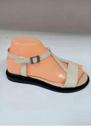 Босоножки женские бежевые кожаные на низком ходу плоской подошве удобные классические повседневные