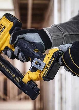 Степлер скобозабивний акумуляторний dewalt dcn701d2 9