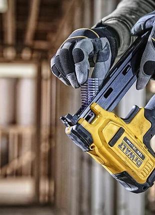Степлер скобозабивний акумуляторний dewalt dcn701d2 10