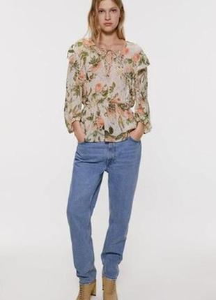 Вишукана блуза зара з рюшами оборками блузка у квітковий принт від zara