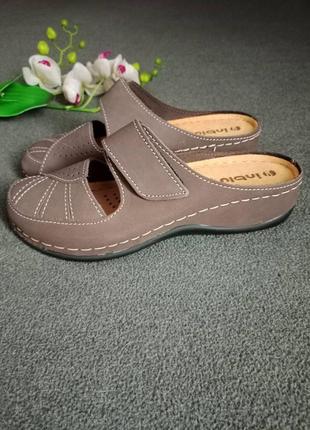 Закрытые кожаные шлепанцы на липучке inblu