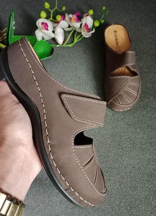 Закрытые кожаные шлепанцы на липучке inblu