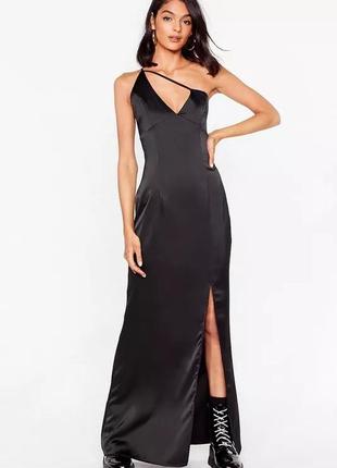 Атласна чорна сукня максі на одне плече nasty gal
