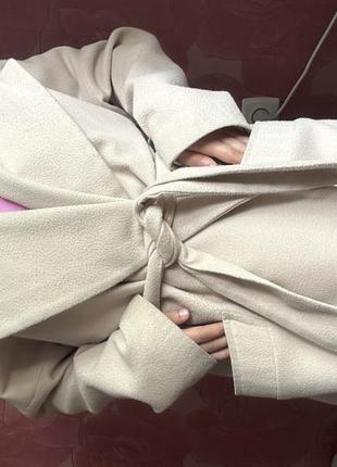 Стильне пальто оверсайз на запах