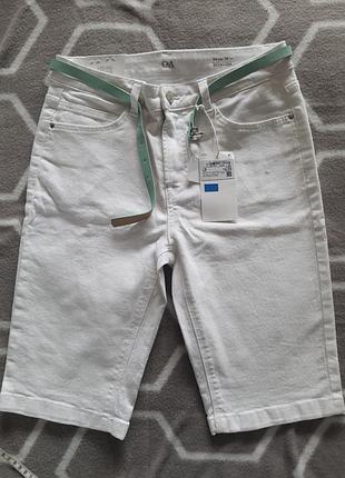 Белые шорты с поясом