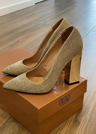 Блестящие туфли