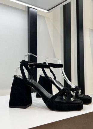 Замшевые босоножки