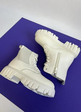 Зимові черевики boots town beige