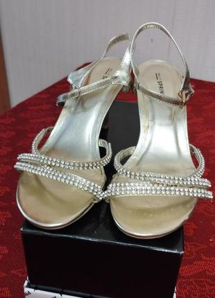 Босоніжки  золото call it spring