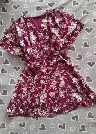 Красивое платье в цветы