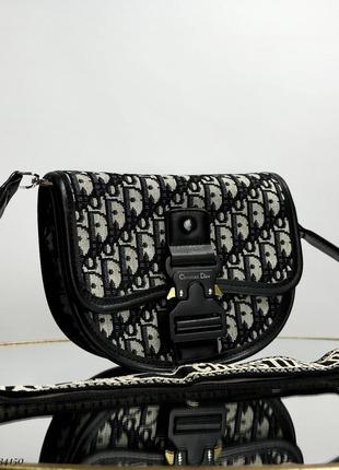 ▪️сумка christian dior диор женская маленькая мини сумка на через плечо мессенджер крос кросс боди сумочка черная широкий ремешок текстильная текстиль2 фото