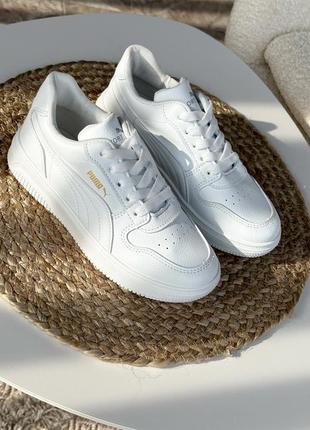 Женские кроссовки