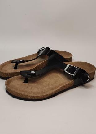 Marko tozzi чорні лакові ортопедичні в'єтнамки шльопанці на корковій підошві