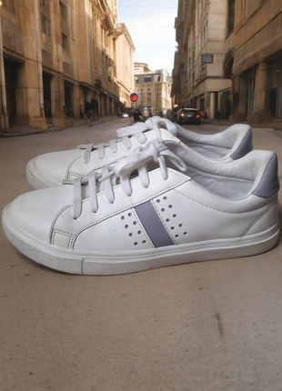 Шкіряні кросівки