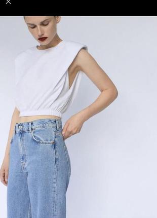 Тренд лета белая футболка с подплечниками кроп-топ zara p. s-m