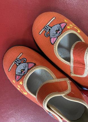 Тапочки дитячі білста закриті на липучках із котиком кошенят у садок