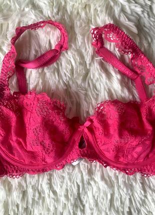 Яскравий новий бюст