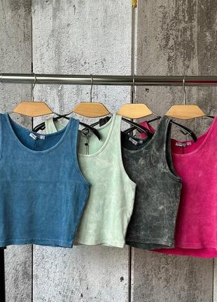 Кроп топ в рубчик на тонких бретелях трикотажный майка укороченная синяя розовая черная мраморная базовая трендовая стильная7 фото