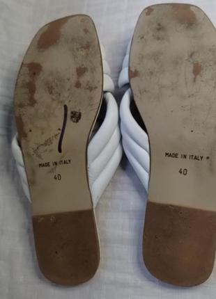 Кожаные белые дутые шлепанцы 40 итальялия