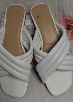 Кожаные белые дутые шлепанцы 40 итальялия