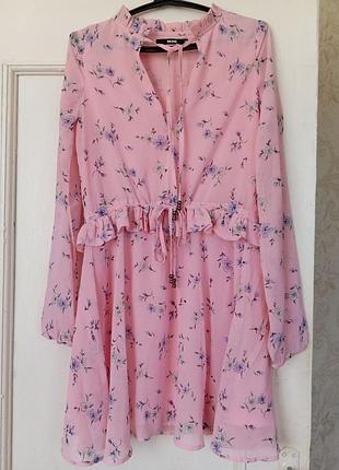 Красива сукня в квітковий принт, літнє плаття