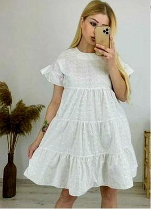 Коротка біла сукня вільного крою, ярусна сукня прошва