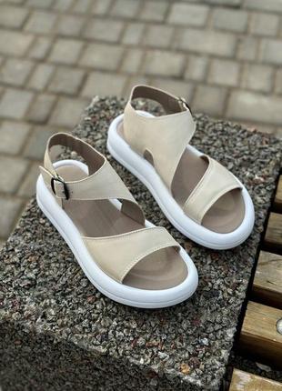 Босоножки кожаные