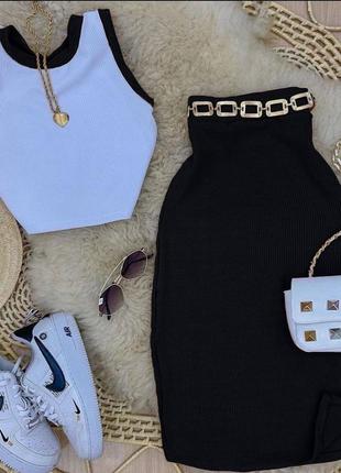 Гарний костюмчик