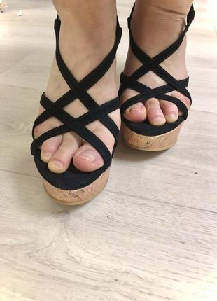 Босоножки на танкетке h&m