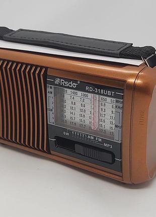 Радиоприемник на солнечной батарее rd 318ubt с фонариком trn
