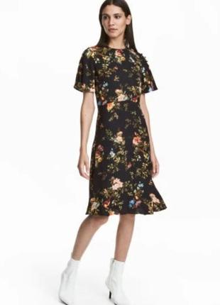 Платье миди h&m в цветочный принт.