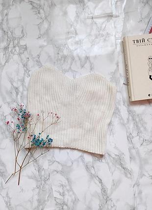 Актуальный вязаный топ с открытыми плечами