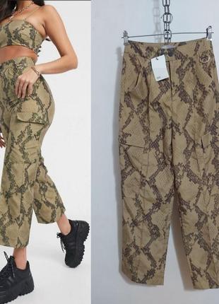 Штаны карго принт рептилии asos