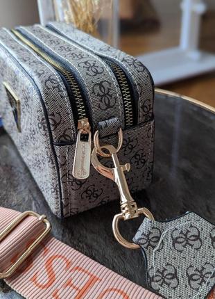 Маленькая серая брендовая сумка «guess» клатч через плечо, женская красивая мини сумочка кросс-боди на ремешке3 фото