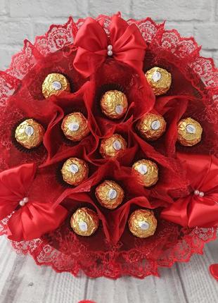 Красивий  червоний букет із цукерками ferrero rocher, подарунок для жінки, мами, колеги чи начальниці