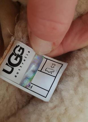 Стильні чоботи на овчині ugg з каблучком7 фото