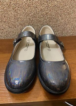 Туфлі на дівчинку р.30 weestep мешти лаковані галаграфічні