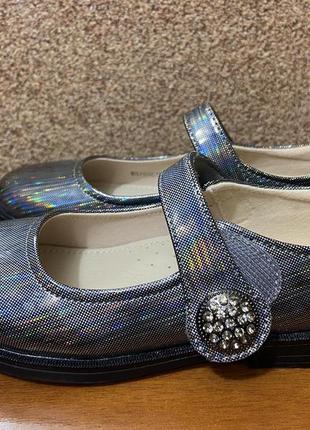 Туфлі на дівчинку р.30 weestep мешти лаковані галаграфічні