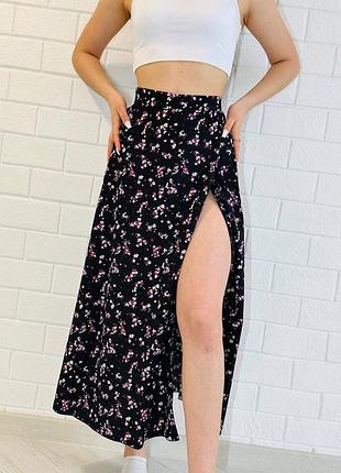 Юбка с вырезом сбоку