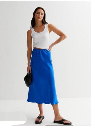 Атласная юбка трапеция косого кроя в цвете синий электрик new look   ❗️ньюанс.  zara cos mango